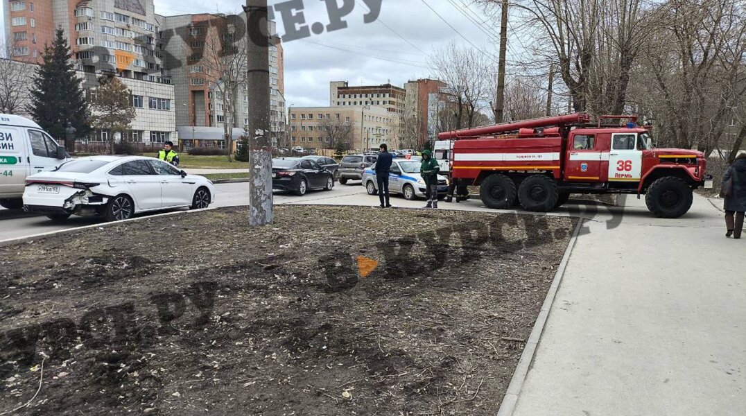 Возле остановки на ул. Советской Армии в Перми произошла авария