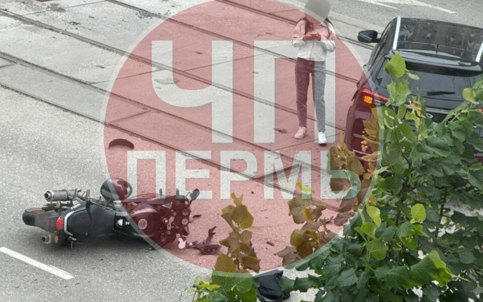В Перми автоледи сбила мотоциклиста