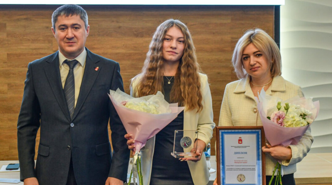 Дмитрий Махонин наградил школьников и студентов Прикамья знаком «Пермский характер»