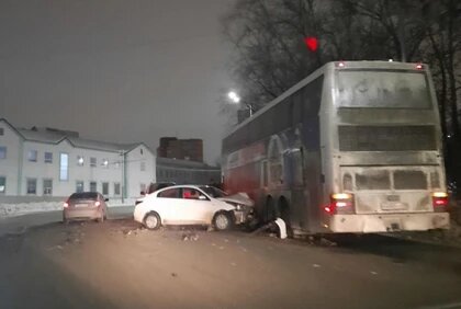 Два человека пострадали в ДТП легковушки с автобусом в Перми