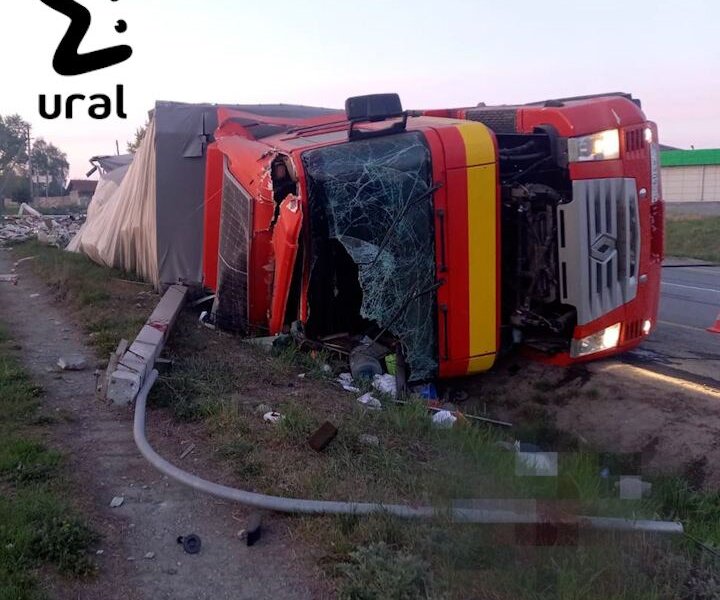 Водителю фуры оторвало руку после ДТП под Екатеринбургом