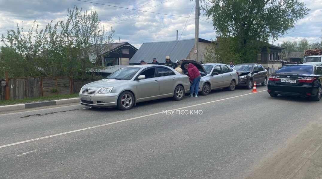 В результате столкновения трех автомобилей в Кунгуре пострадал человек