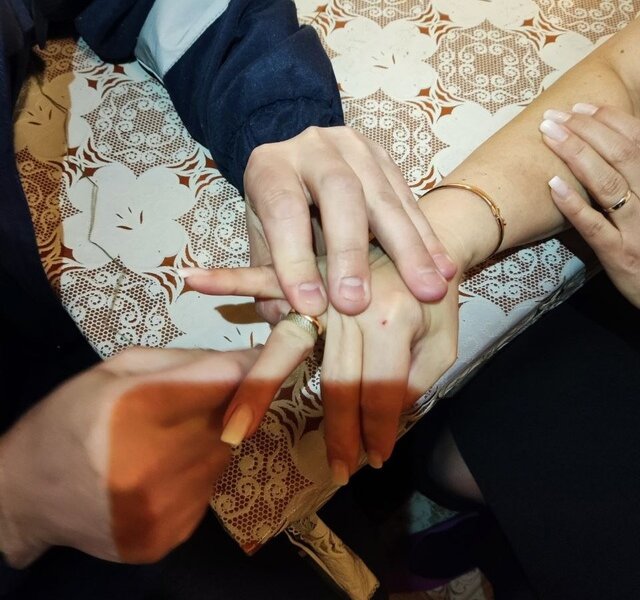 В Кунгуре к спасателям, снимавшим кольцо с женщины, подошла другая и тоже попросила снять