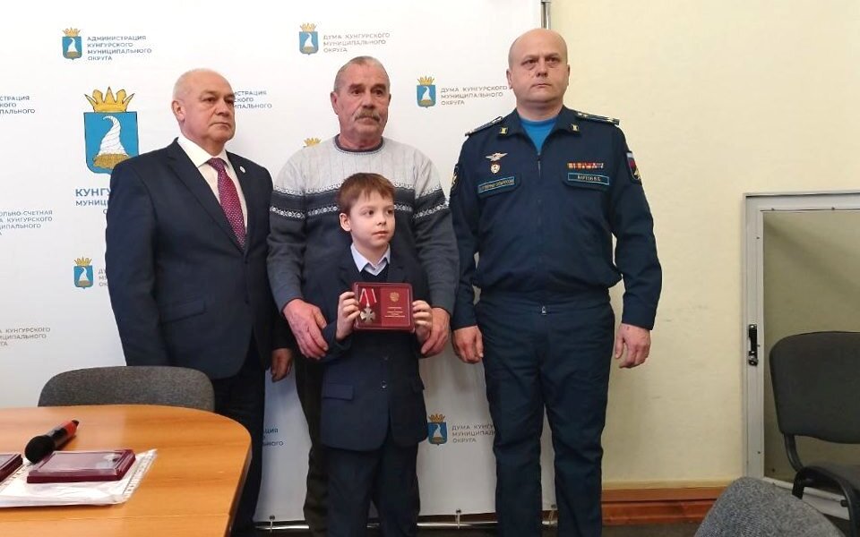 В память о сыне. В Кунгуре отец погибшего бойца СВО построил тир для детей