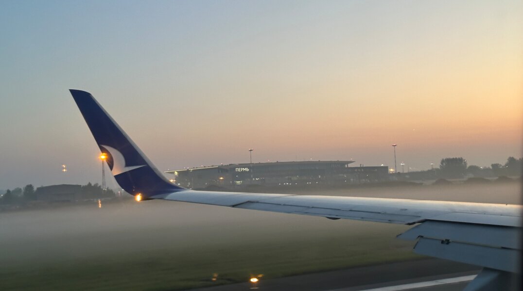 В Екатеринбурге самолет задавил человека