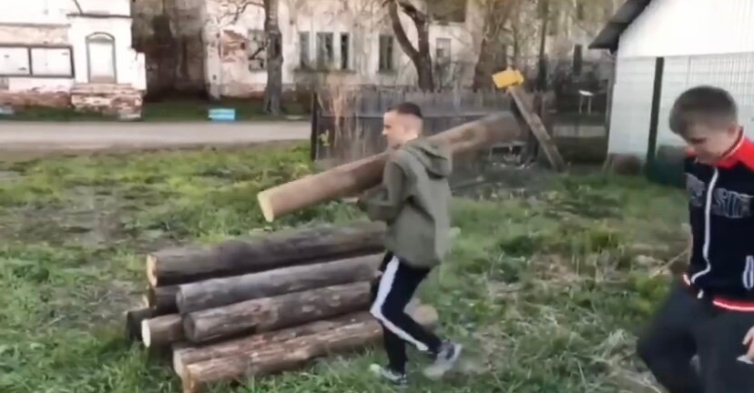 Подростки из Кунгурского округа построили мост, чтобы быстрее добираться до школы