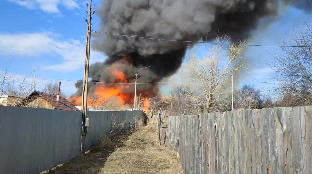 Жителей Перми напугал огромный столб дыма в Кировском районе города