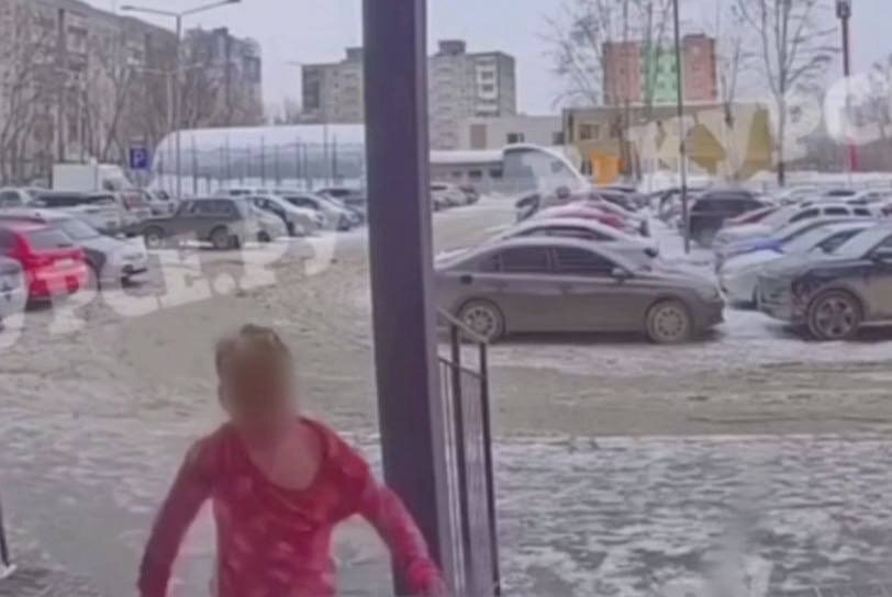 Мальчика, за которым гнался отчим в Перми, с матерью разместили в центре помощи семьям