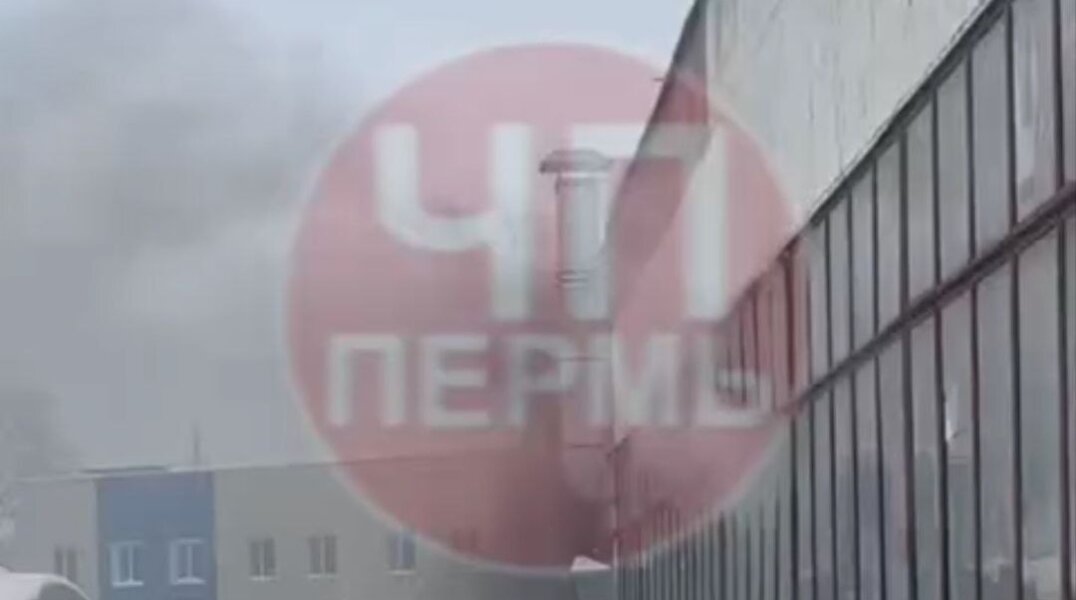 В Перми загорелось здание автосервиса на Героев Хасана