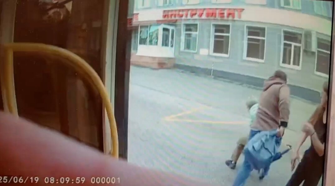 В Перми безбилетница толкнула пенсионерку при побеге от контролеров