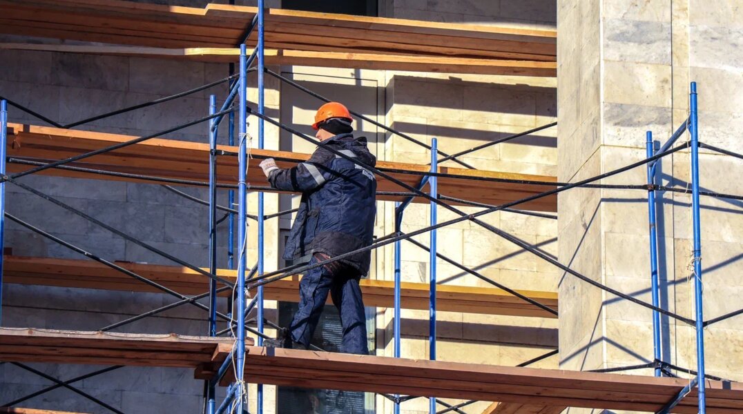 В Перми отреставрируют фасад в здании «Горный хрусталь»