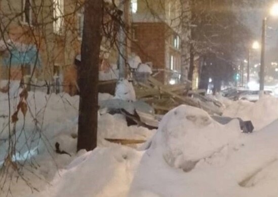 В Березниках на женщину рухнуло строительное ограждение