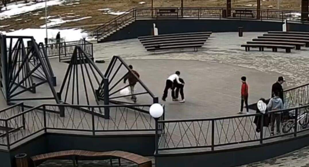 В Березниках подростки-вандалы разрушили элементы в городском парке