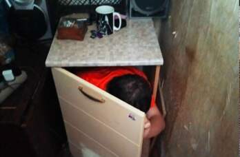 В Прикамье беглый преступник пытался скрыться от сотрудников розыска в тумбочке