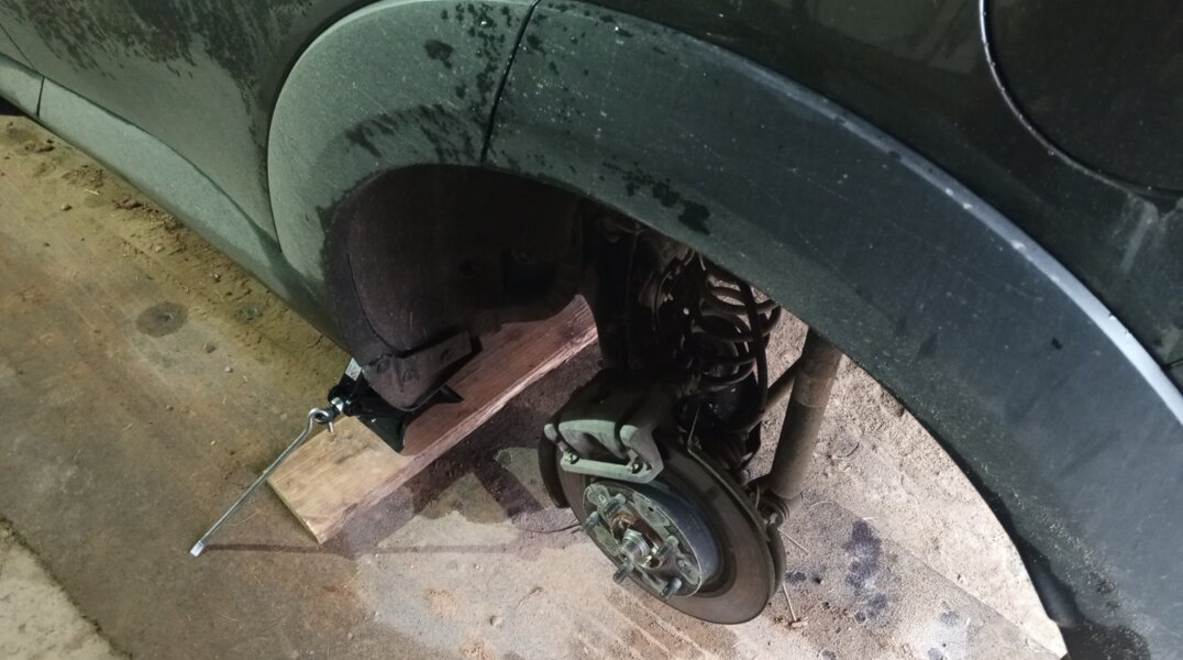 В Березниках на предприятии автомеханик умер на рабочем месте