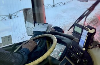 В Добрянском округе в снегу застрял автобус со школьниками