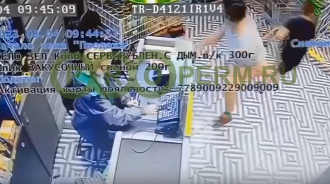 В Перми мужчина пнул ребенка, который был перед ним на кассе в "Пятерочке"