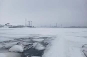 В Чайковском округе на отколовшейся льдине чуть не погиб рыбак