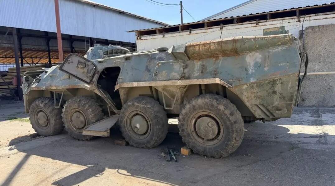 В Чайковский пригнали боевой БТР