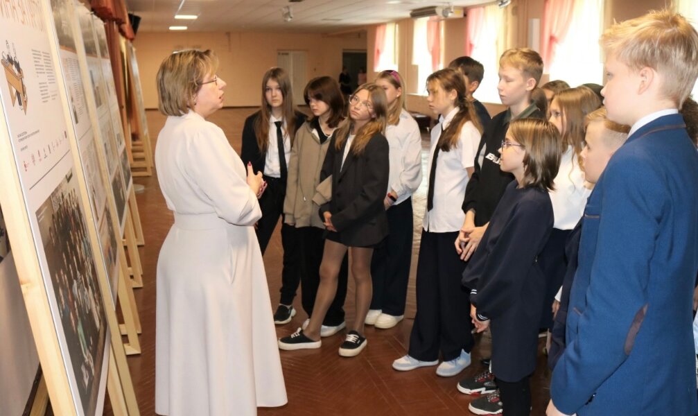 В Пермских школах покажут выставку «Молотов. Война за партой»