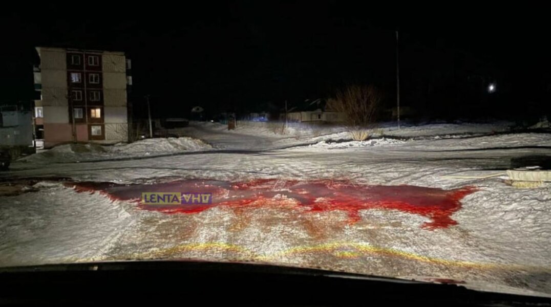 В Забайкалье улицу затопило кровавой жидкостью из-за прорыва канализации