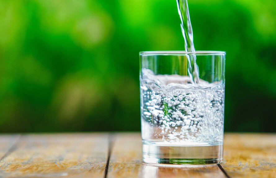 Пермский производитель поставлял в сети поддельную "Славяновскую" минералку