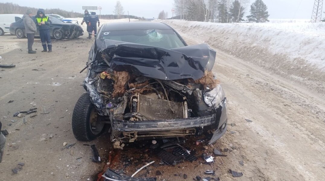 На подъезде к Кунгуру столкнулись три машины