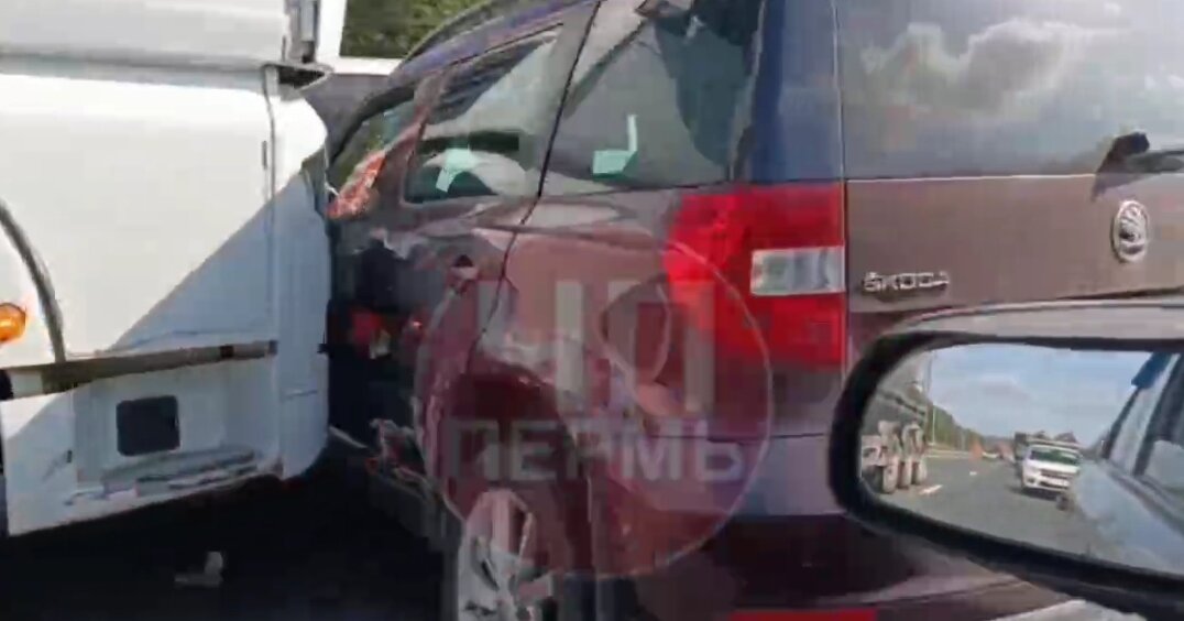 Перед Красавинским мостом пермяки встали в огромную пробку