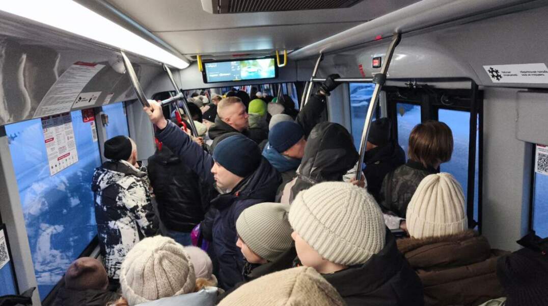 Автобус, толпа