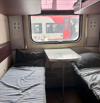 Поезд, пляж и мороженое. Эксперты рассказали, как заработать этим летом