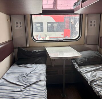 Поезд, пляж и мороженое. Эксперты рассказали, как заработать этим летом