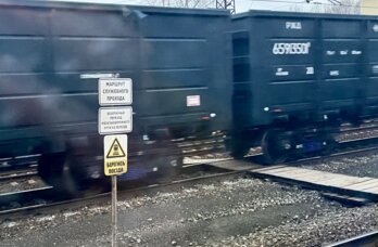 На перегоне в Пермском крае грузовой поезд сошел с рельсов