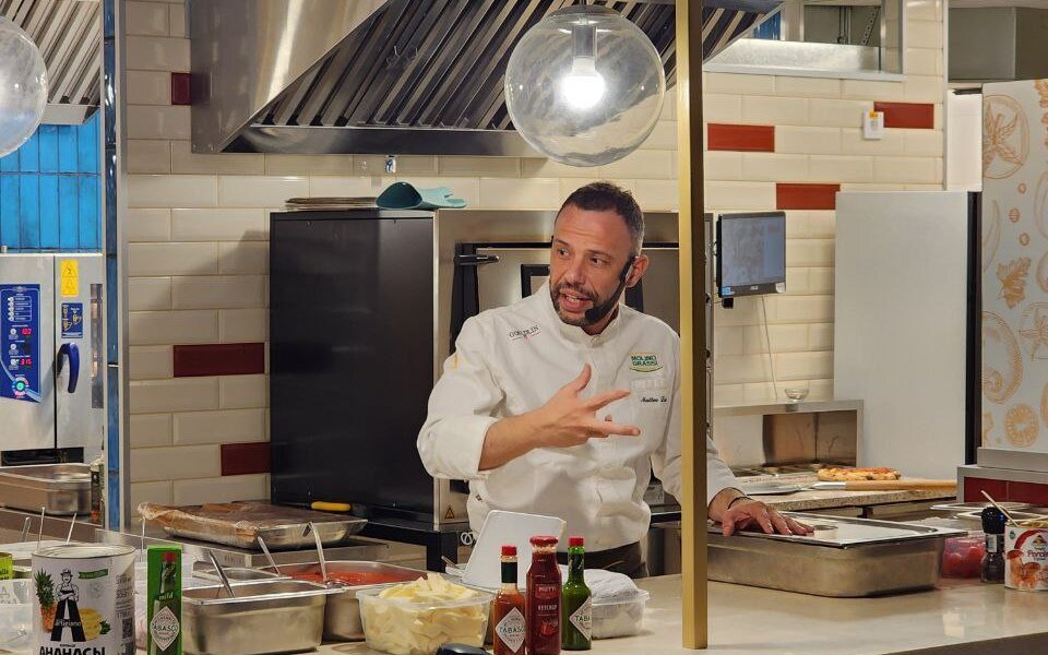 Итальянский шеф поделился с пермскими поварами рецептом идеальной пиццы