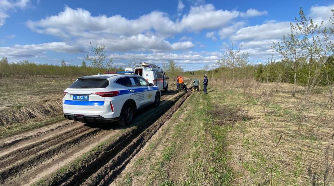 ​Житель Прикамья попал в больницу, катаясь в поле на мотоцикле