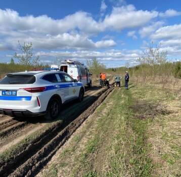 ​Житель Прикамья попал в больницу, катаясь в поле на мотоцикле