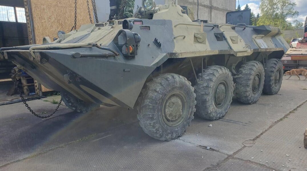 В центральном парке Верещагино припаркуют БТР