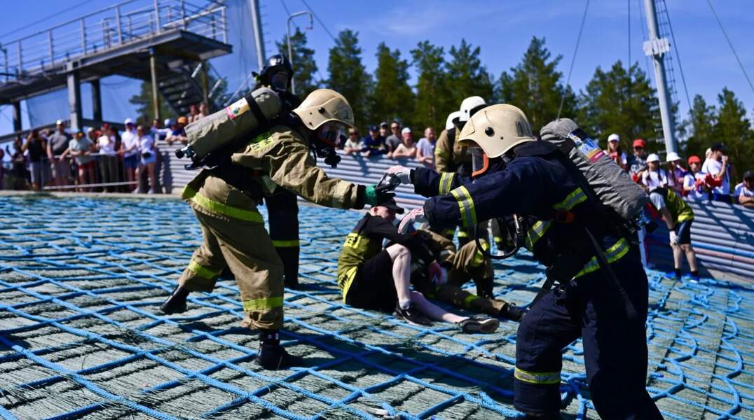 Пожарные Прикамья заняли все три призовых места в экстремальном забеге в Чайковском 