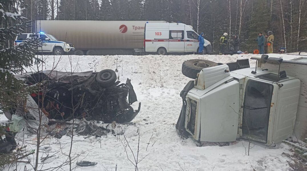 В ДТП около границы с Прикамьем погибли 11-летняя девочка и двое взрослых
