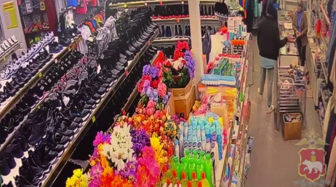 Пермяк украл куртку из магазина, надев ее под свою куртку