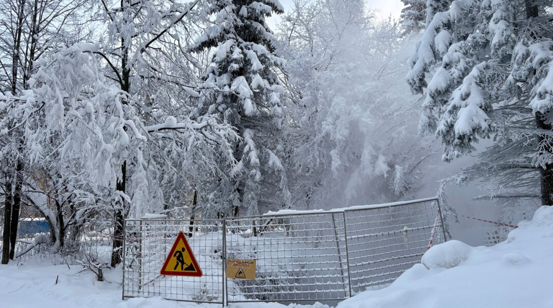 В Перми уже неделю не могут устранить аварию на теплосетях в районе бульвара Гагарина