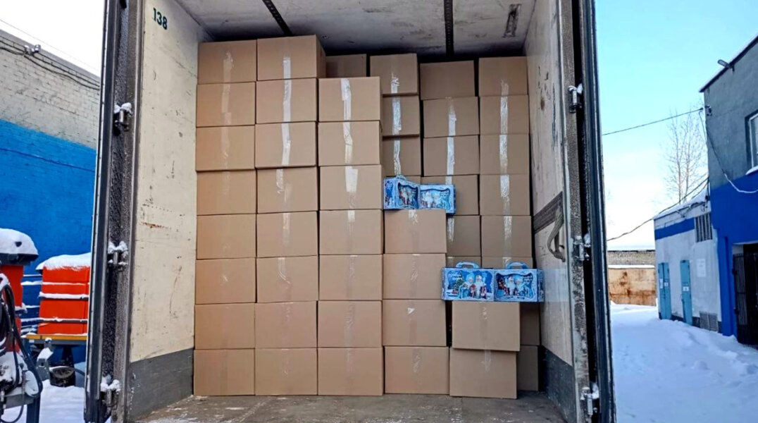 Пермский край отправил восемь тонн новогодних подарков для детей из ЛНР и военнослужащих