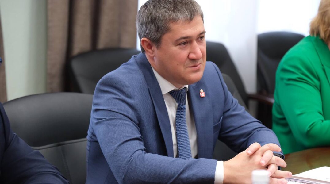Губернатор Дмитрий Махонин поздравил пермяков с Днем строителя