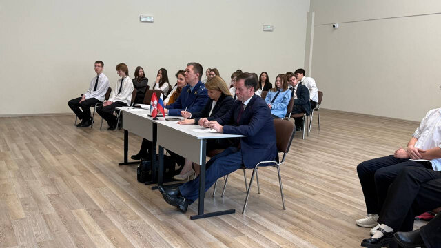 Председатель Пермской Думы оценил проекты учеников школы №28 в рамках конкурса «Знатоки права»
