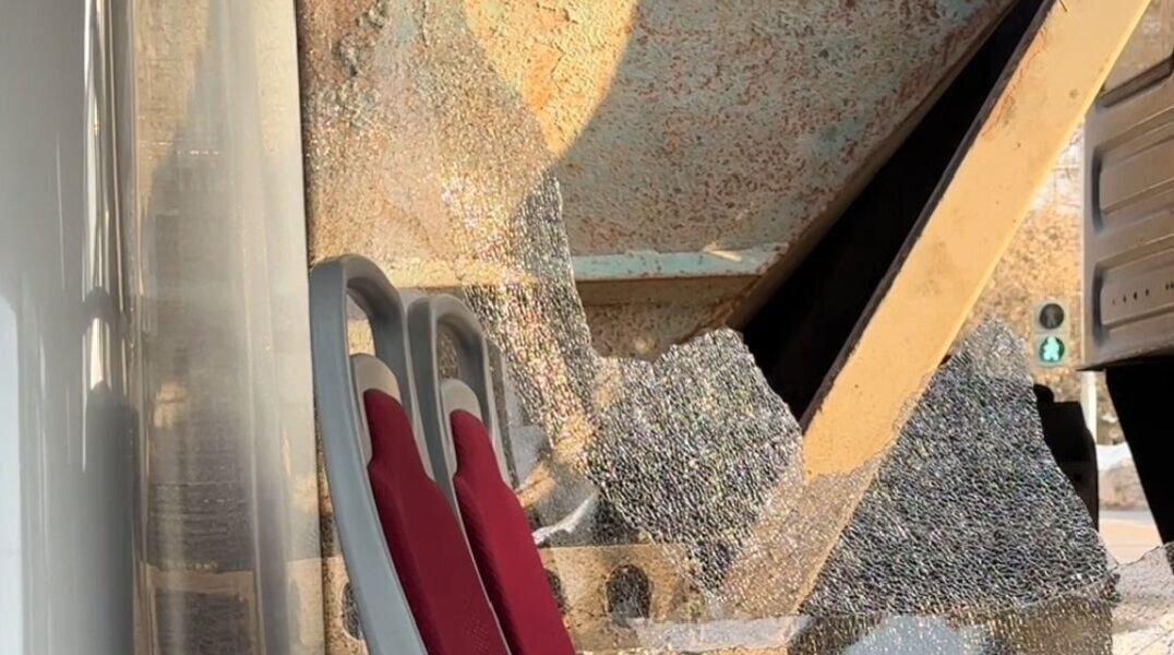 В Березниках мусоровоз врезался в автобус с пассажирами