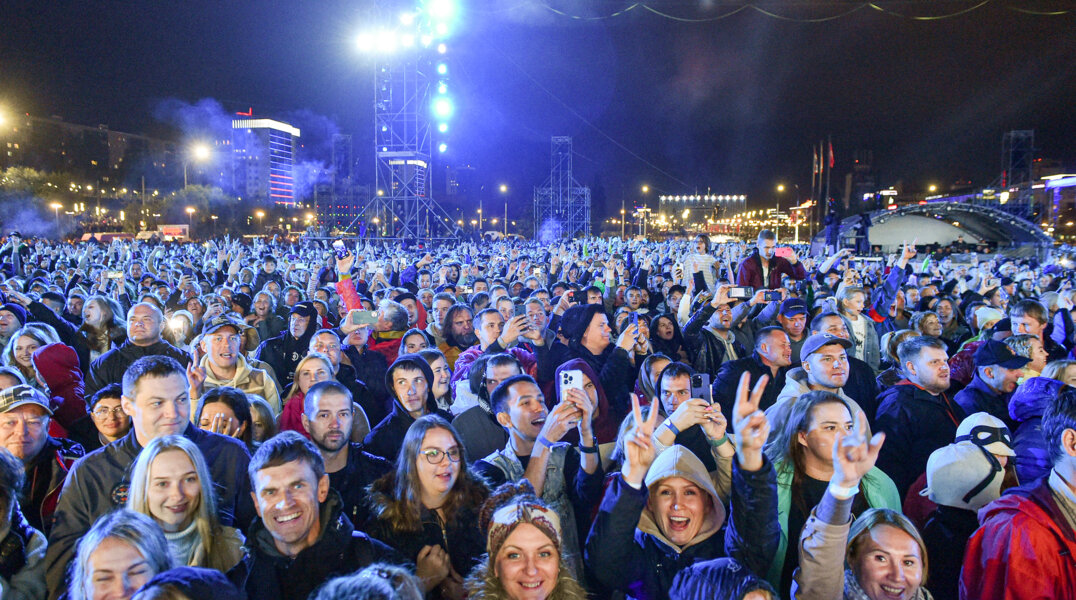 Концерт Льва Лещенко и группировки «Ленинград» в Перми посетили около 120 тысяч человек