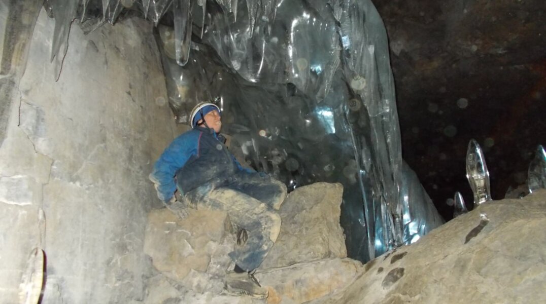 Пермские ученые обнаружили первый в России редкий пещерный минерал