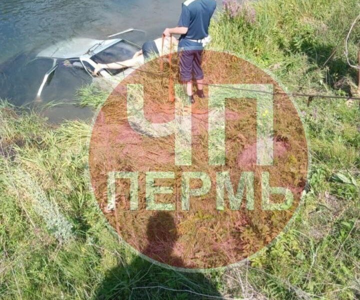 В Пермском крае из реки достали автомобиль и тело мужчины