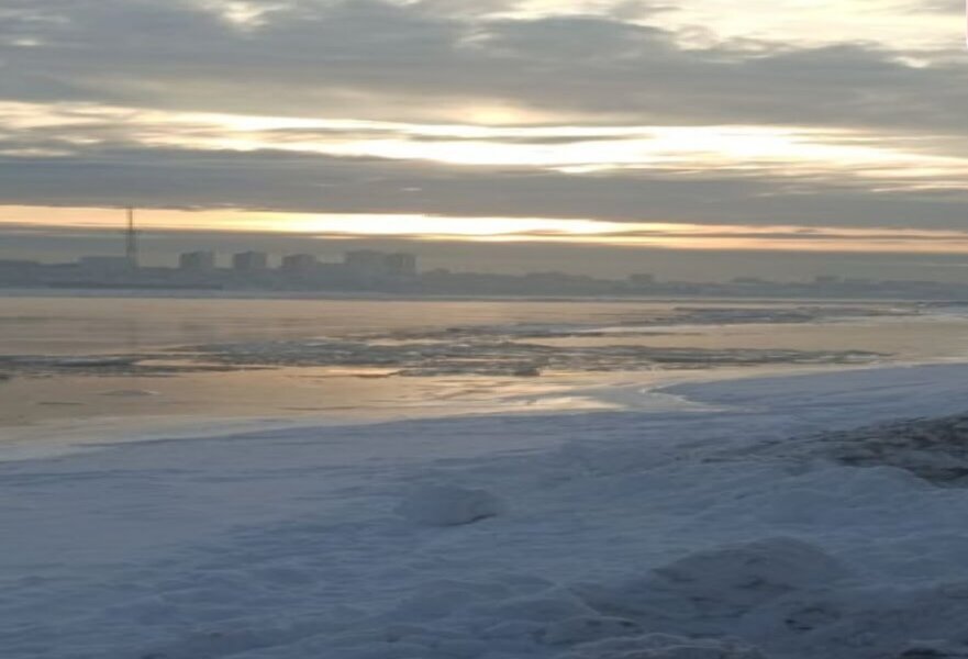 В Перми спасатели вывели со льда Камы детей