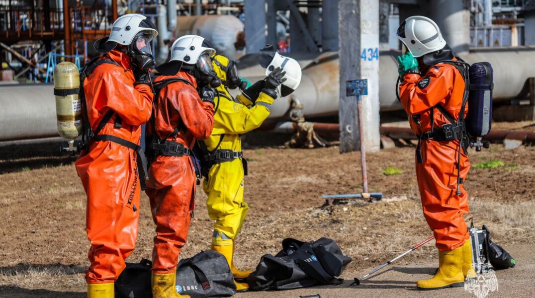 Пермские спасатели отработали учебную тревогу на промышленном предприятии