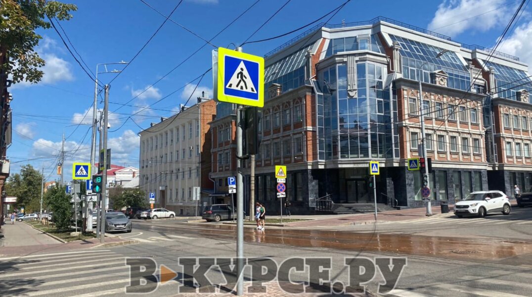 По центральным улицам Перми бежит ржавая вода